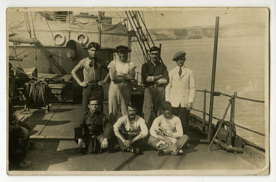 Sign up to our #CrowdCymru digital archives volunteer project!